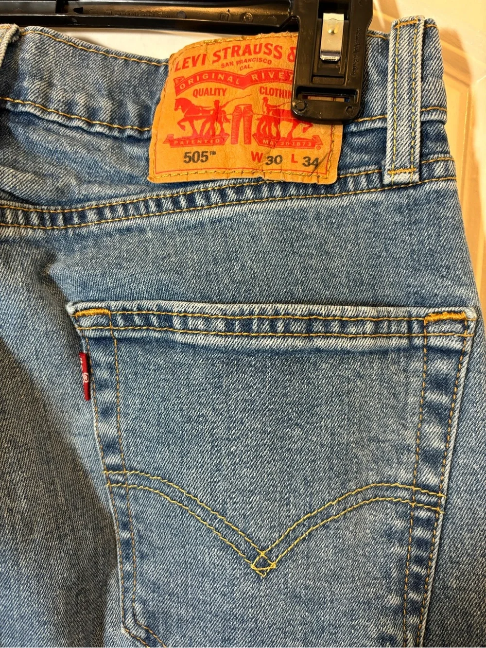 Levi's Classic Straight Jeans in Medium Blue